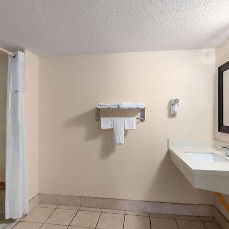 Super 8 By Wyndham Fort Mitchell Cincinnati Area Экстерьер фото
