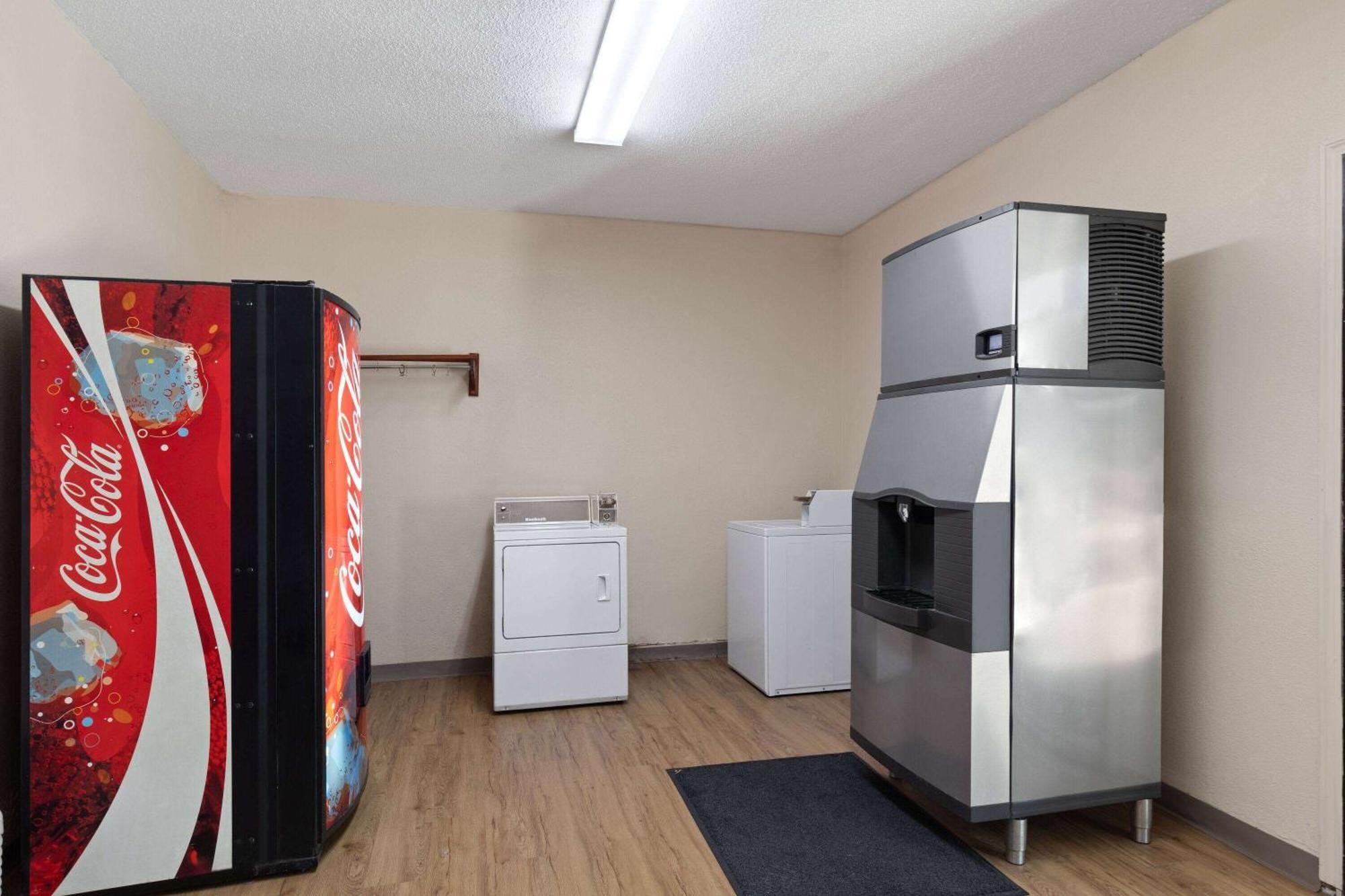 Super 8 By Wyndham Fort Mitchell Cincinnati Area Экстерьер фото